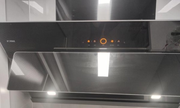 油烟机灶台锅具的正确清洗方法（保持厨房清洁卫生） 第1张