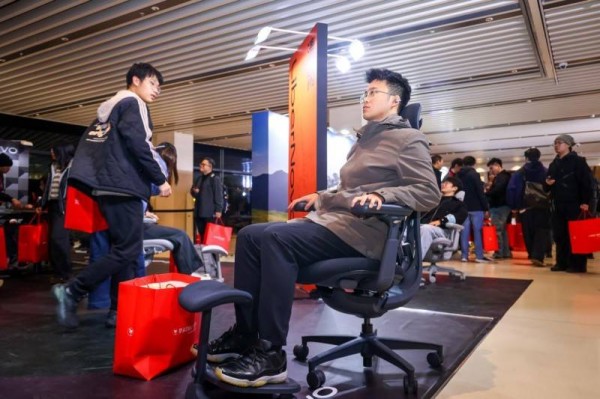 清闲智能受邀出席“罗永浩的十字路口”之2025年度科技创新分享大会 