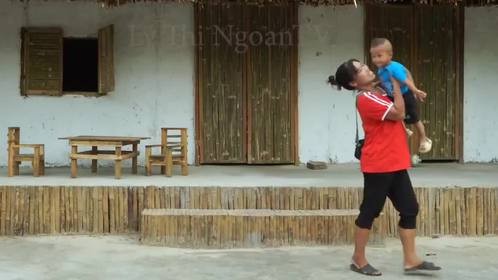 小丽今天又卖鸡了，大家快来买呀