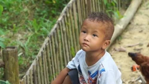 小丽娘儿三个住在新房子这边来了好开心啊