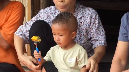 小丽家继续庆祝继续嗨，欢聚一堂其乐融融