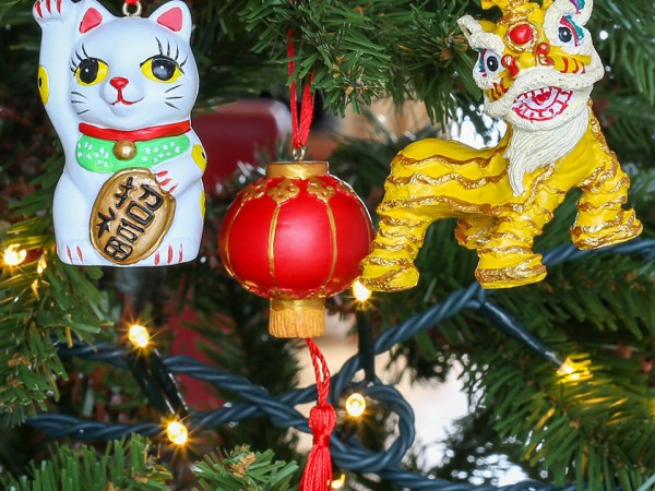 圣诞树上的舞狮装饰