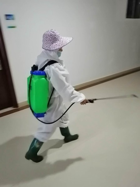 海科大教职工进行校园消毒