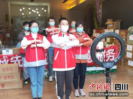 一起鼓舞加油奋进。青羊区委宣部 供图