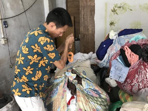 收购价低 “旧衣服回收站”遇尴尬 市民更愿捐给贫困地区帮助他人
