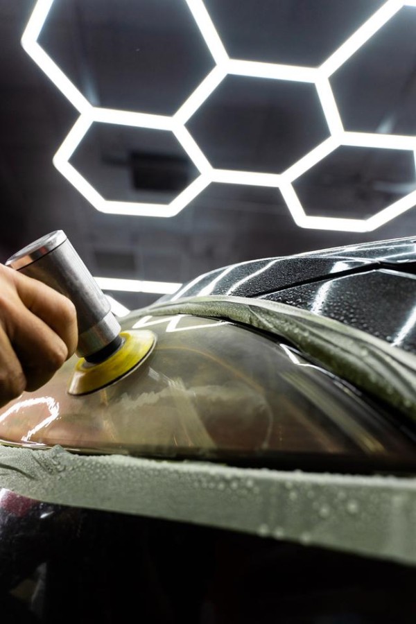 新手车主必看！汽车打蜡全流程指南，学会这5步车漆亮过4S店-有驾
