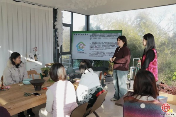 以花为笔，邂逅生活之美 