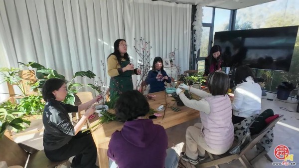 以花为笔，邂逅生活之美 