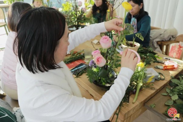 以花为笔，邂逅生活之美 