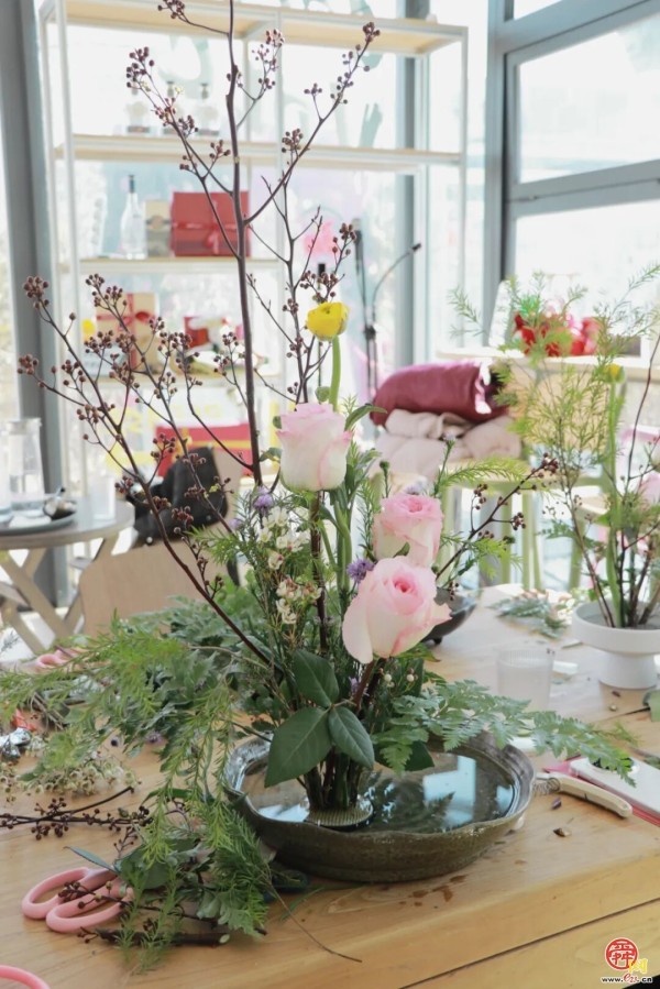 以花为笔，邂逅生活之美 