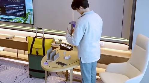 漫天雪花飘落，静谧时刻中的温暖故事