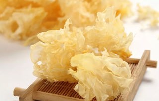 燕窝银耳搭配指南：12种食材搭配方案及营养功效解析