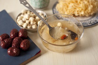 燕窝银耳搭配指南：12种食材搭配方案及营养功效解析