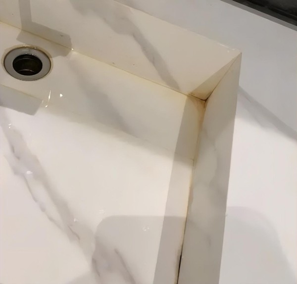 卫生间装修注意事项：别装岩板一体盆，否则清洁维护成难题插图3