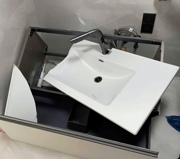 卫生间装修注意事项：别装岩板一体盆，否则清洁维护成难题插图4