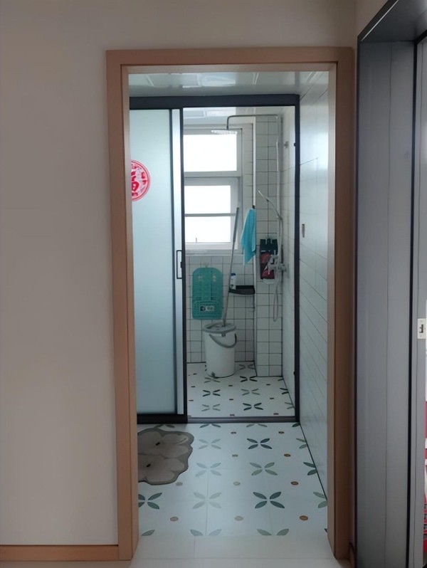 卫生间装修注意事项：别装岩板一体盆，否则清洁维护成难题插图12