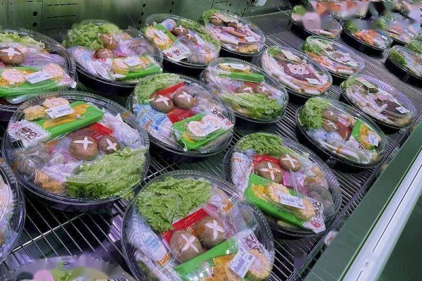 冷冻保存的生菜存储柜内部