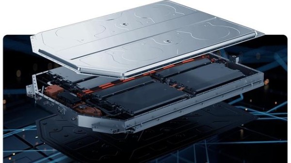 极狐新阿尔法S5自动泊车，空间灵活，亲子出行省心-有驾