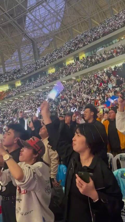 王星越现身GAI演唱会台下嗨蹦,假期快乐清单再添新体验