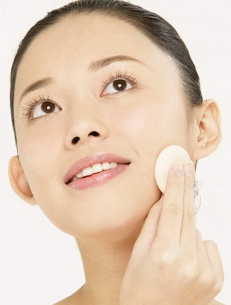 认真卸妆洗脸冲澡有多重要 女生卸妆的正确步骤与方法