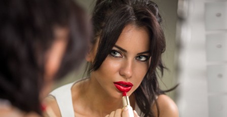 认真卸妆洗脸冲澡有多重要 女生卸妆的正确步骤与方法