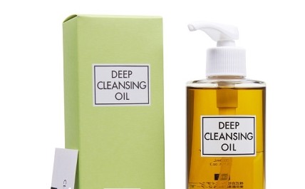 认真卸妆洗脸冲澡有多重要 女生卸妆的正确步骤与方法