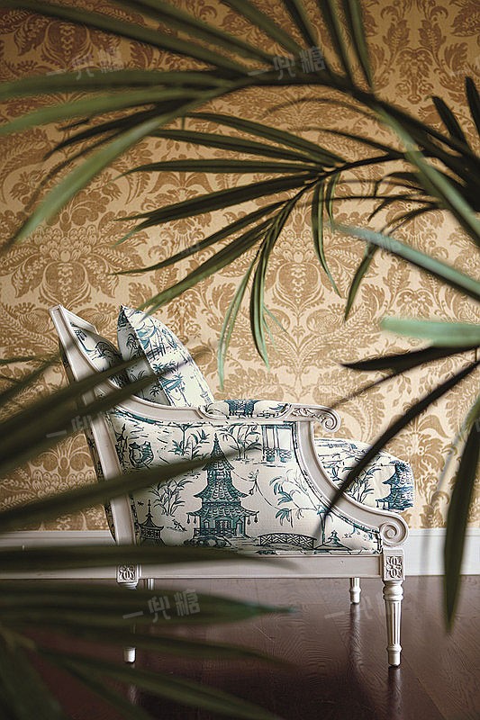 BOOK_DRAMA_FAIRFAX_CHAIR_019_CMYK.jpg!710