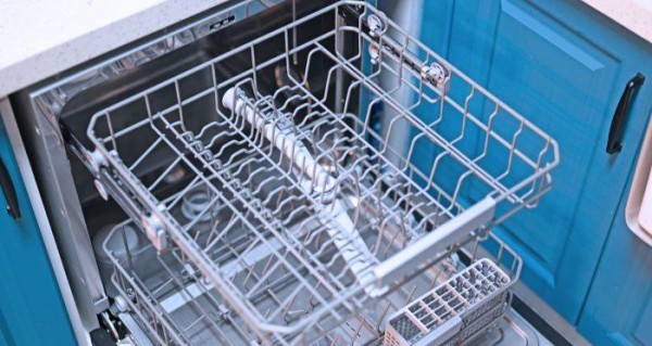 洗碗机隔热架子安装方法（如何正确安装洗碗机隔热架子）