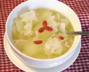 雪梨燕窝炖盅制作教程：食材挑选、炖煮步骤与营养功效全解析