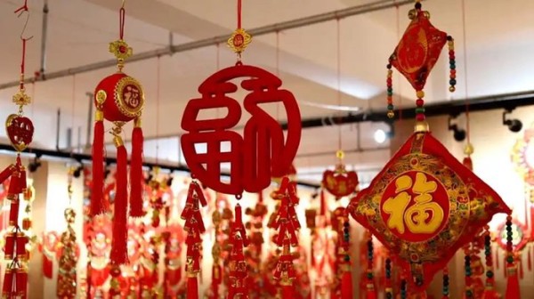 村民在家门口挣“年味钱”