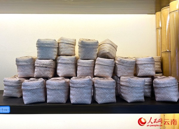 【4】竹编小饭盒是热销产品。人民网-尹馨摄