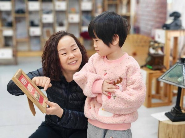 武汉这所幼儿园的孩子们寻味“老物件”里的旧时光.docx