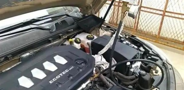 在拉高速清理积碳时，转速车速和油门深度缺一不可，只有满足这三个条件才能有效促进发动机燃烧，减少积碳积累-有驾