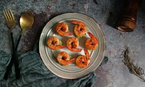 牛油果虾仁沙拉的做法