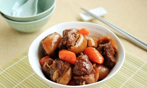 胡萝卜烧羊肉----冬季暖身的做法