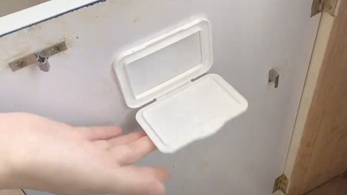 用完的湿纸巾盖不要丢，改造一下还有很多妙用