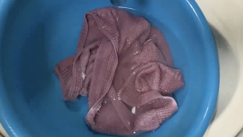 毛巾变硬有异味不要用水煮啦！教你这样清洗，2分钟清洗干干净净