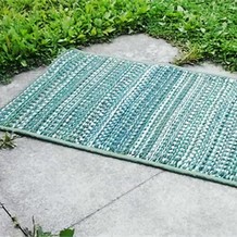 旧物焕新 衣物变身实用美观的垫子