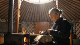 《思念母亲》：草原那么大，额吉的怀抱是我永远不迷路的家