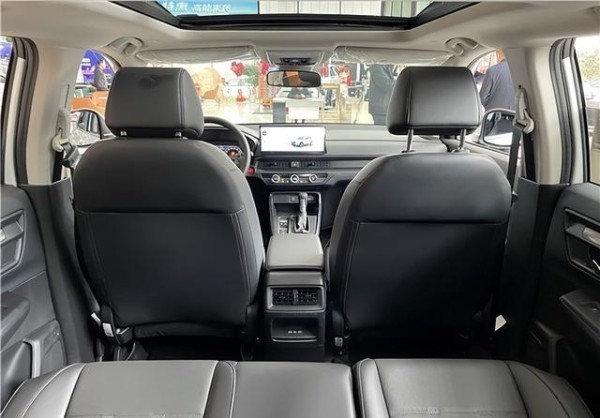 挥别车内杂乱无章，全新CR-V收纳巧思让空间井然有序，多处人性化储物设计体现匠心美学，这才是真正懂家庭用户的SUV该有的样子-有驾