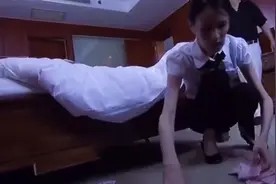 女服务员收拾客房一抖被子全是钱十几万的手表摔坏噩梦来临视频封面