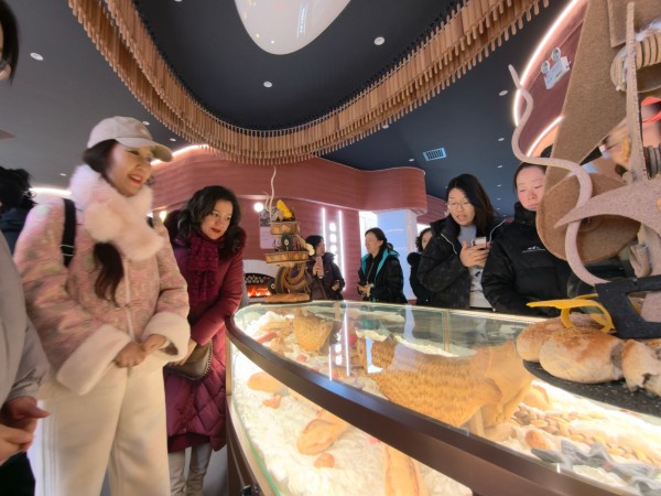 我校开展女教职工蛋糕 DIY 主题活动