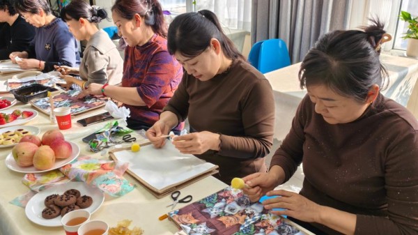 墨香沁心·手作拾趣—博乐市机关事务服务中心开展“三八”妇女节主题活动