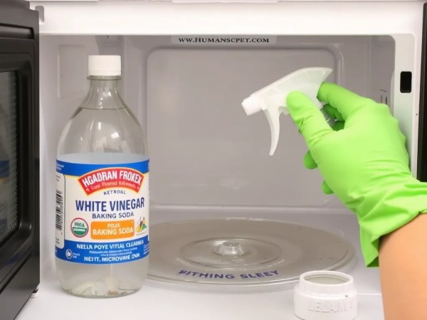 用白醋与小苏打清洁微波炉，让你的厨房瞬间焕然一新！