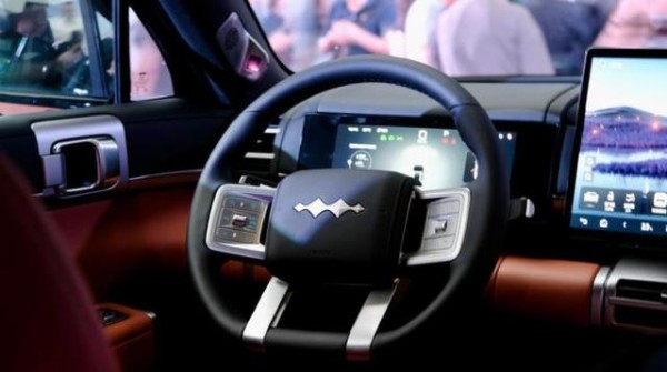 比亚迪钛7以科技大空间SUV开启都市家庭新生活，注重智能化与户外多场景体验，价格合理受年轻家庭青睐-有驾