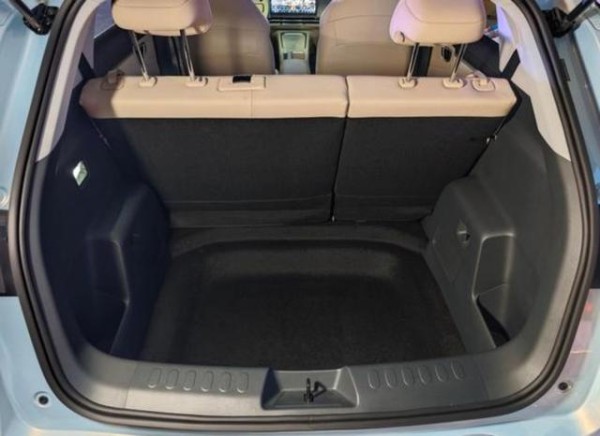 五菱缤果S于2025年9月27日上市,定位为高质感缤纷座驾,主打高颜值与大空间智能化体验,打造轻松切换生活场景的纯电动小型车-有驾