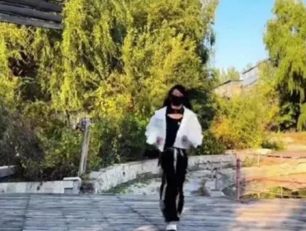 年轻人东北之旅:自由与爱情的抉择,摩托车与安稳生活的冲突!-有驾