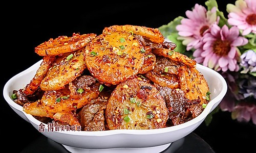 香喷喷的【孜然牛肉土豆片】 的做法
