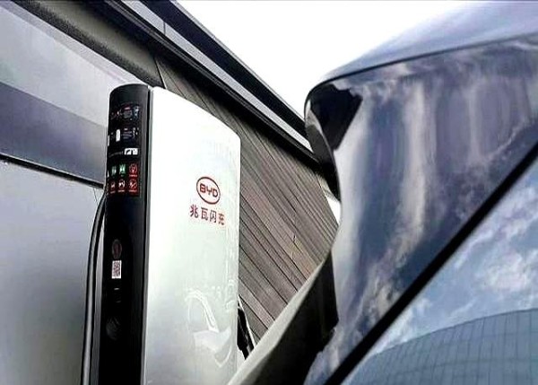 开了几十辆车才明白，纯电车最值得买，普通人别再犹豫了-有驾