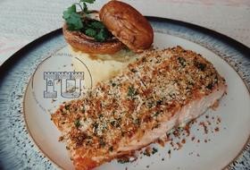 英国烹饪女王Mary Berry (玛丽.贝瑞)的帕玛森欧芹烤三文鱼